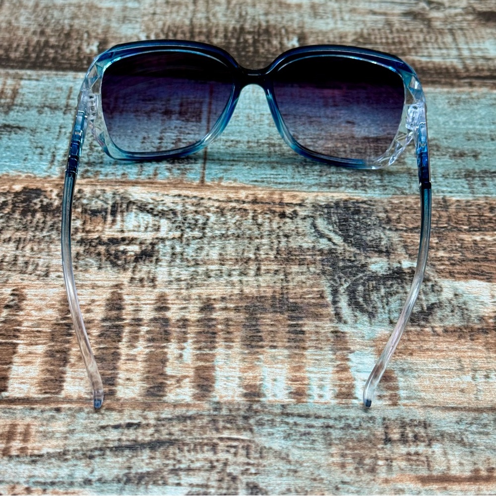 Women’s Blue Fashion Sunglasses & Case - Picture 6 of 15